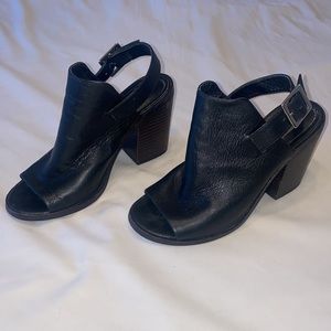 Steve Madden black leather heels - open toe with buckle